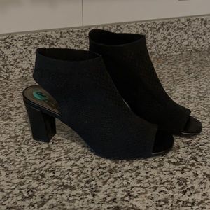 Black heels stretchy fabric and comfortable